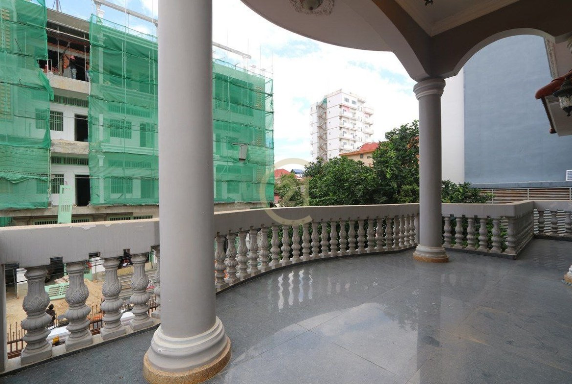 Villa For rent at Tuol Tuompung