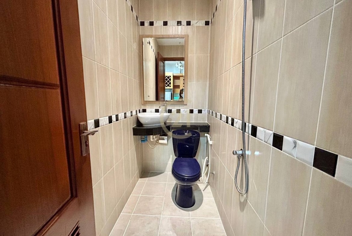 Specious Two Bed for rent at Phsar Daeum Thkov