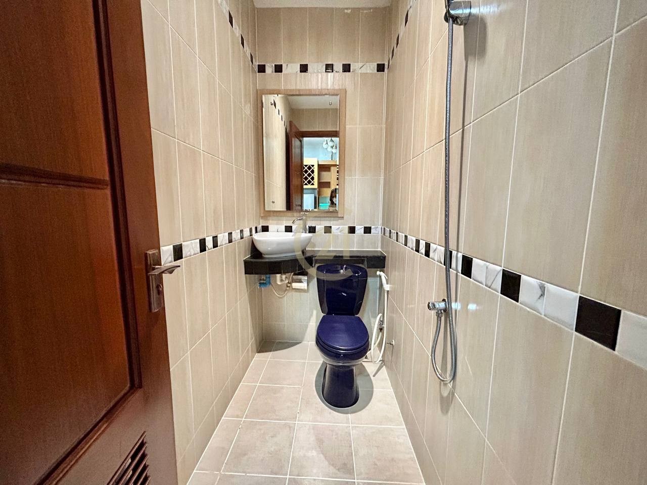 Specious Two Bed for rent at Phsar Daeum Thkov