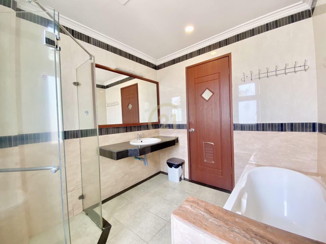 CLASSIC THREE BEDROOM FOR RENT