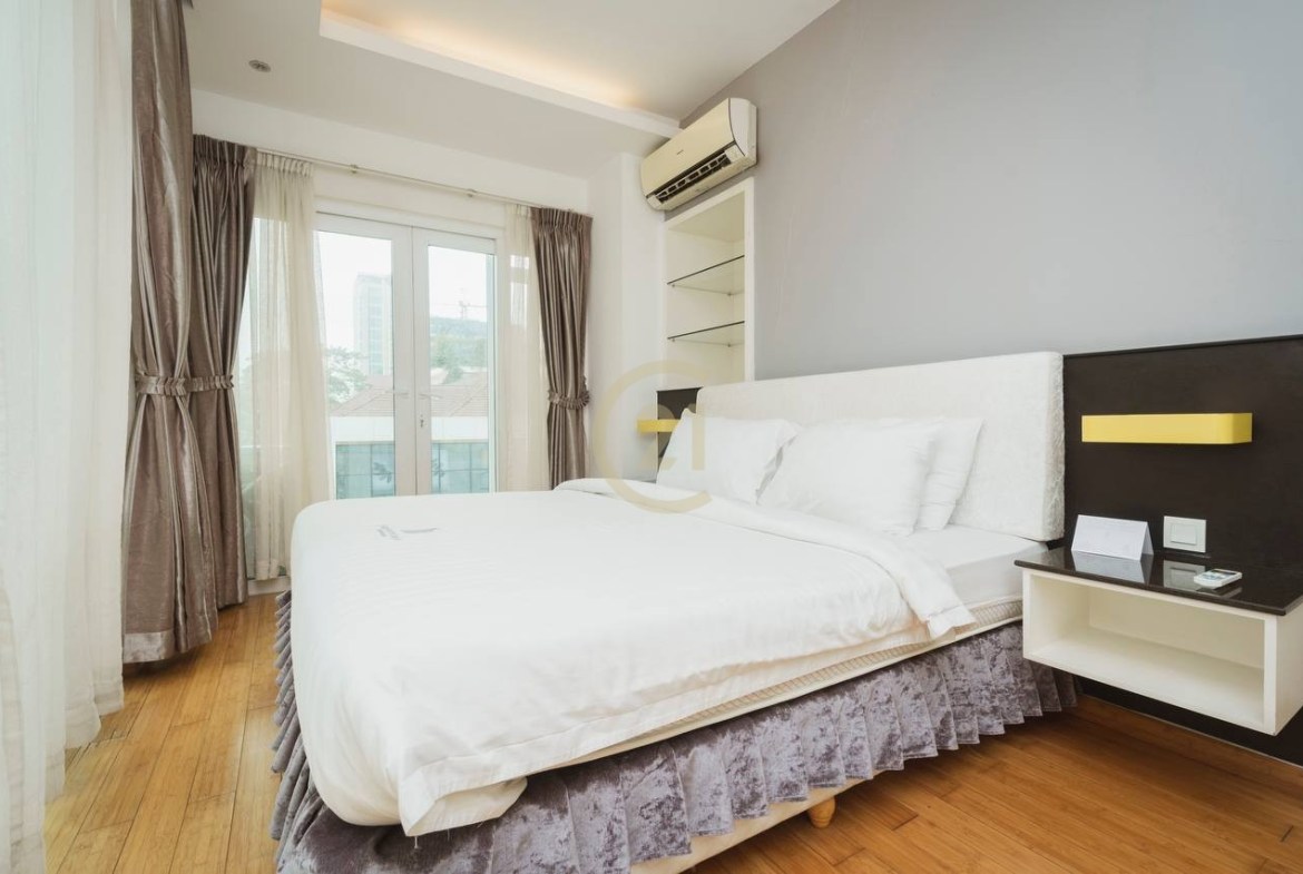 Luxury 2 Bedroom Apartment For Rent At BKK1