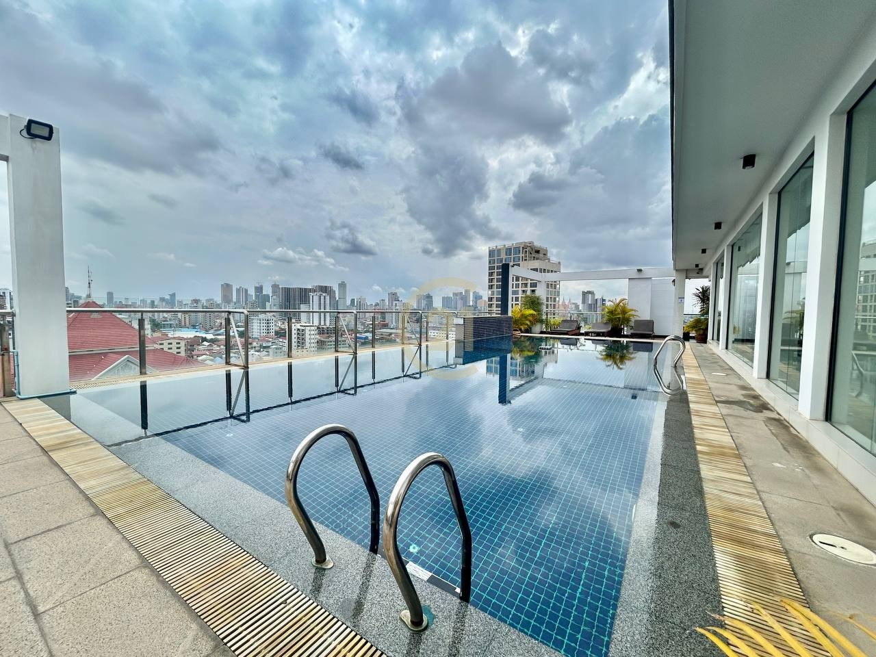 1 Bedroom For Rent At Psar Derm Thkov