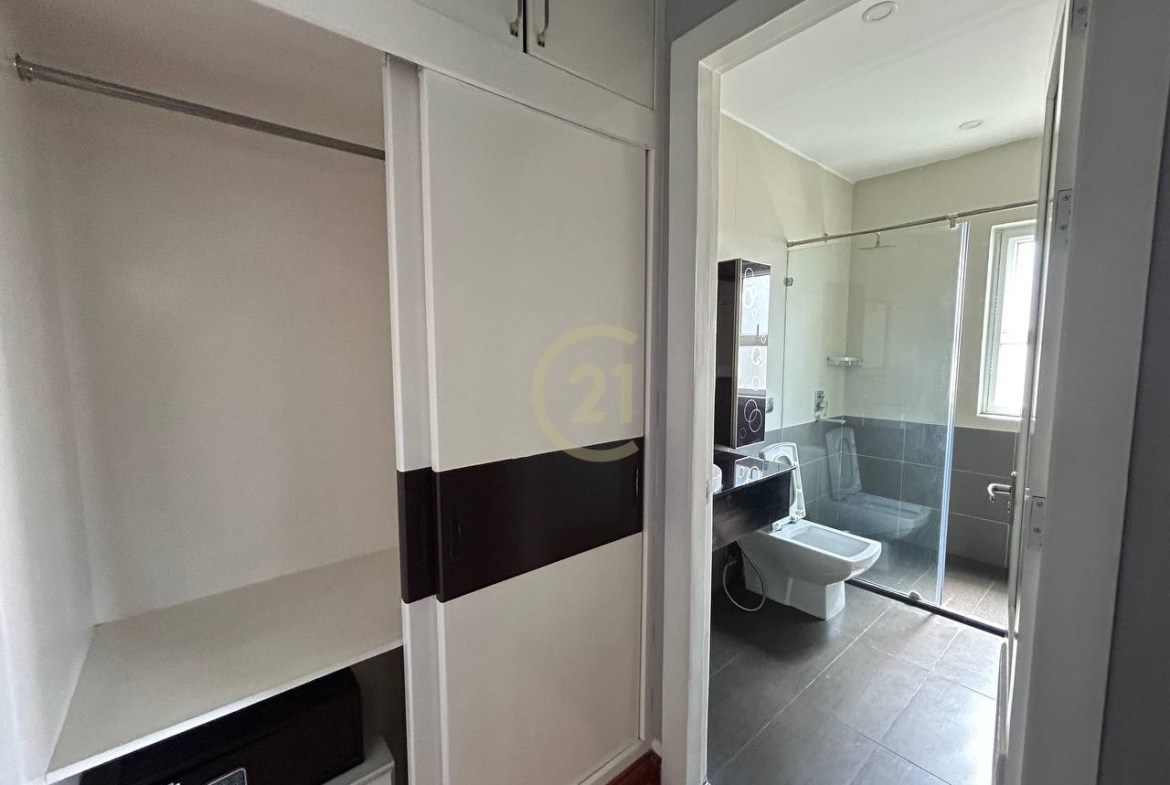 2 Bedroom For Rent At Psar Derm Thkov