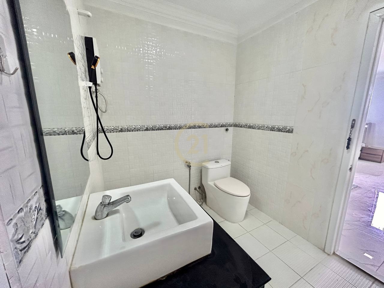 Pent House For Rent At Psar Derm Thkov