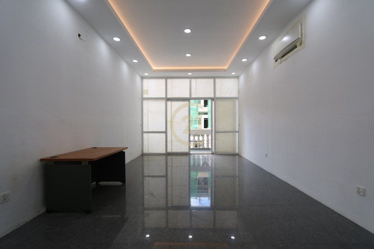 Villa For rent at Tuol Tuompung