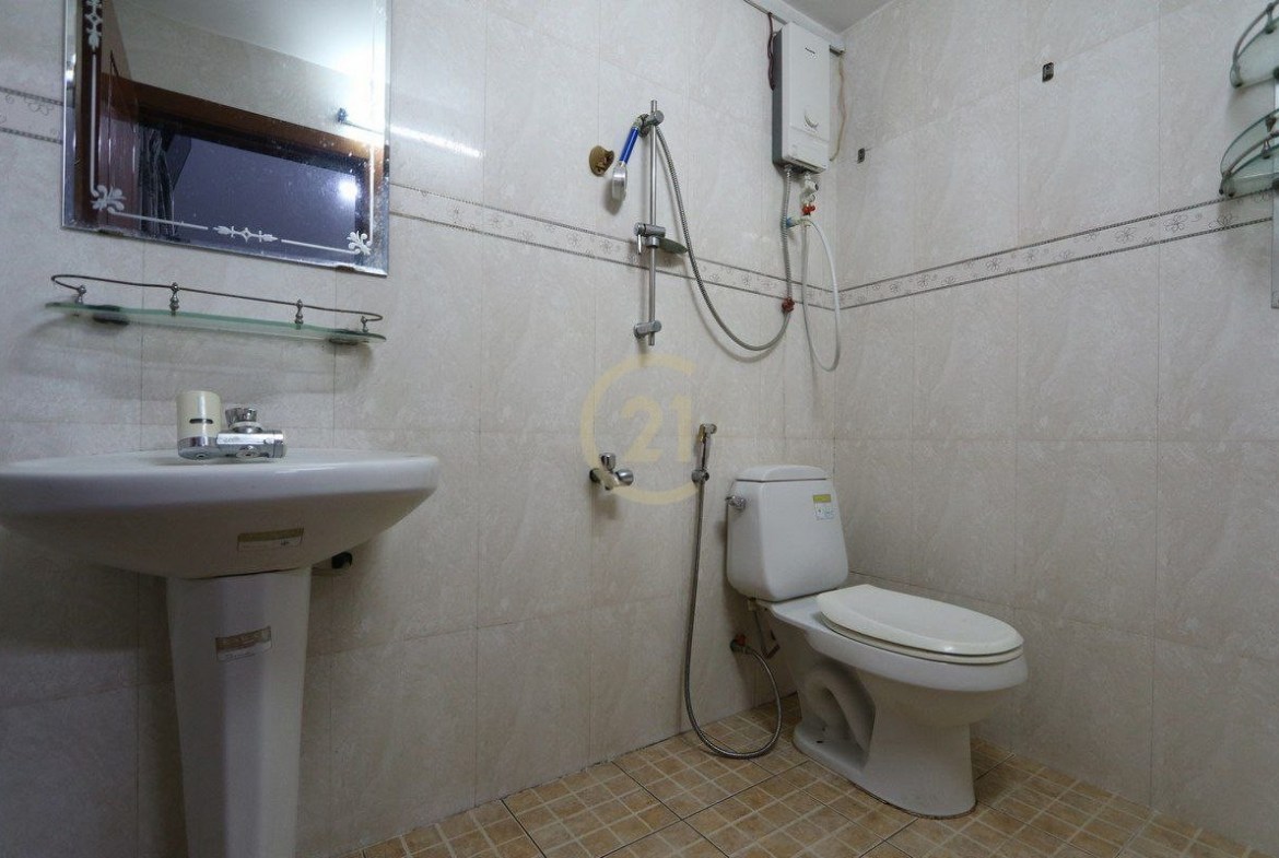 Villa For rent at Tuol Tuompung