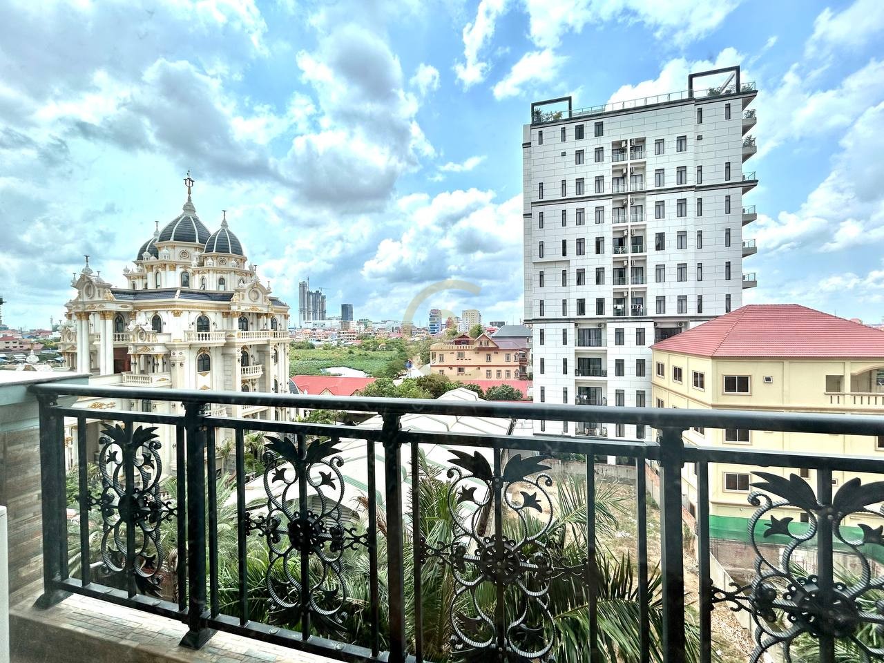 Nice Two Bed for rent at Phsar Daeum Thkov