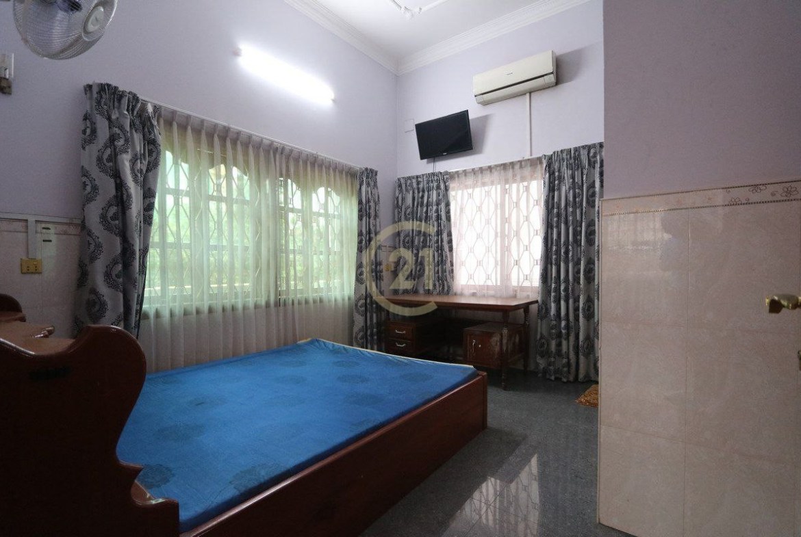Villa For rent at Tuol Tuompung