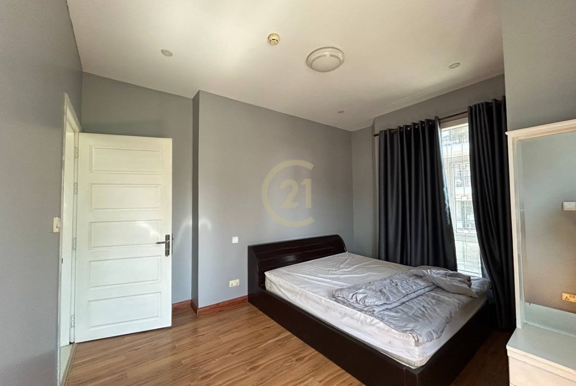 2 Bedroom For Rent At Psar Derm Thkov