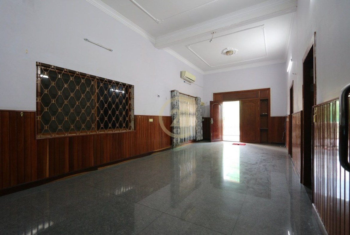 Villa For rent at Tuol Tuompung