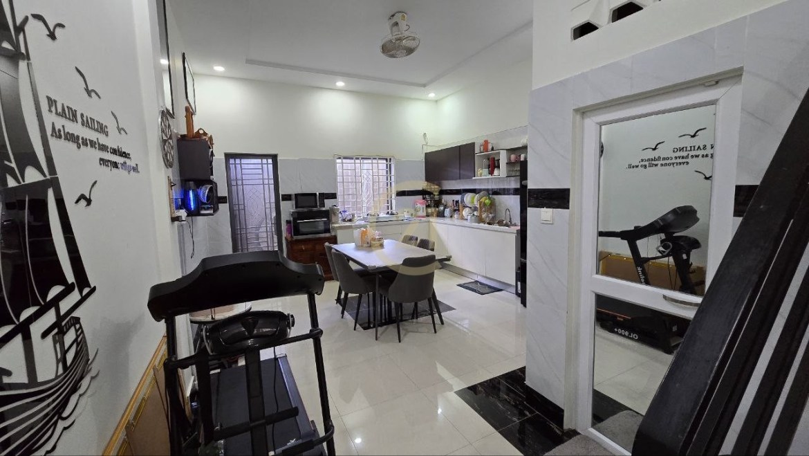 Nice Flat House for SALE at Prey Eng