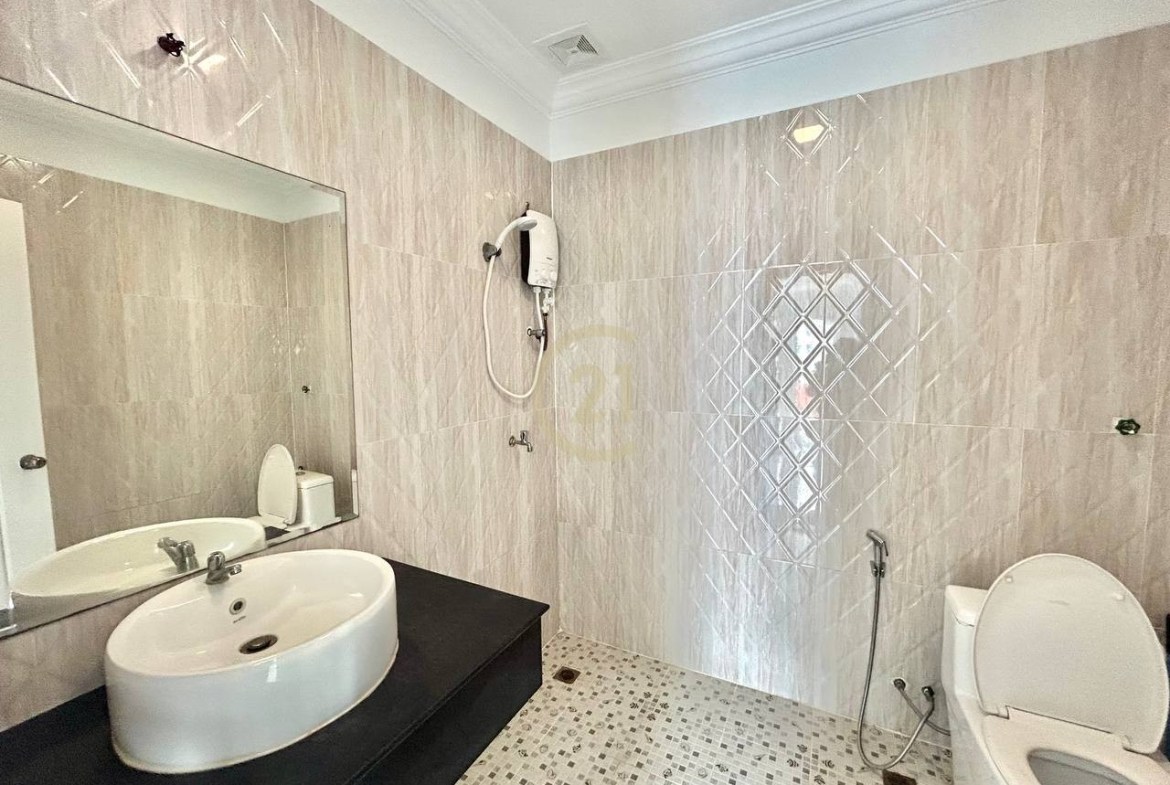 1 Bedroom For Rent At Psar Derm Thkov