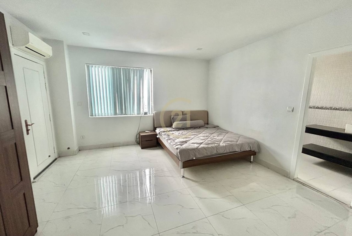 Pent House For Rent At Psar Derm Thkov