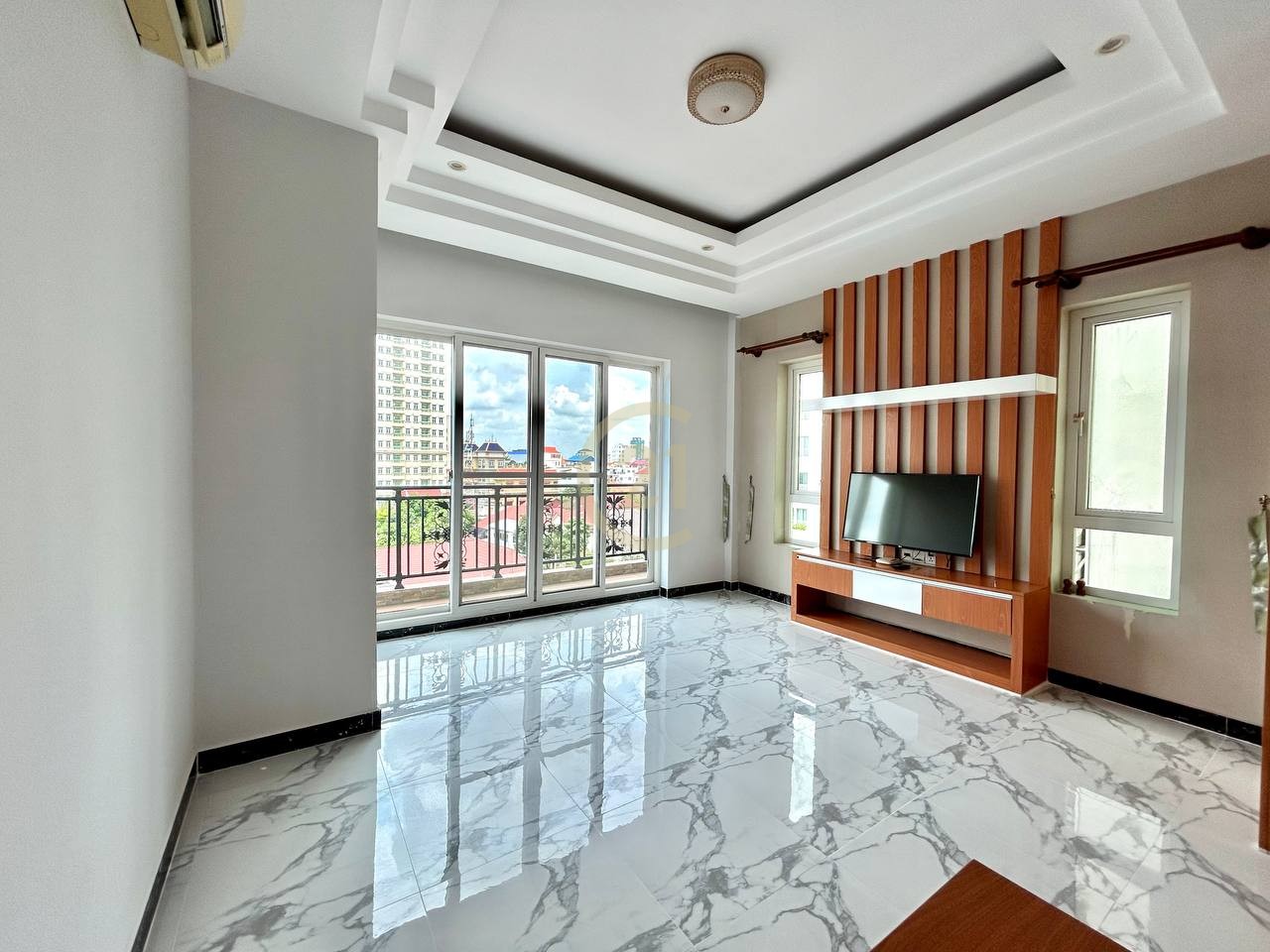 Specious Two Bed for rent at Phsar Daeum Thkov