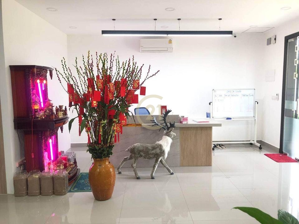 Villa for rent with some furniture