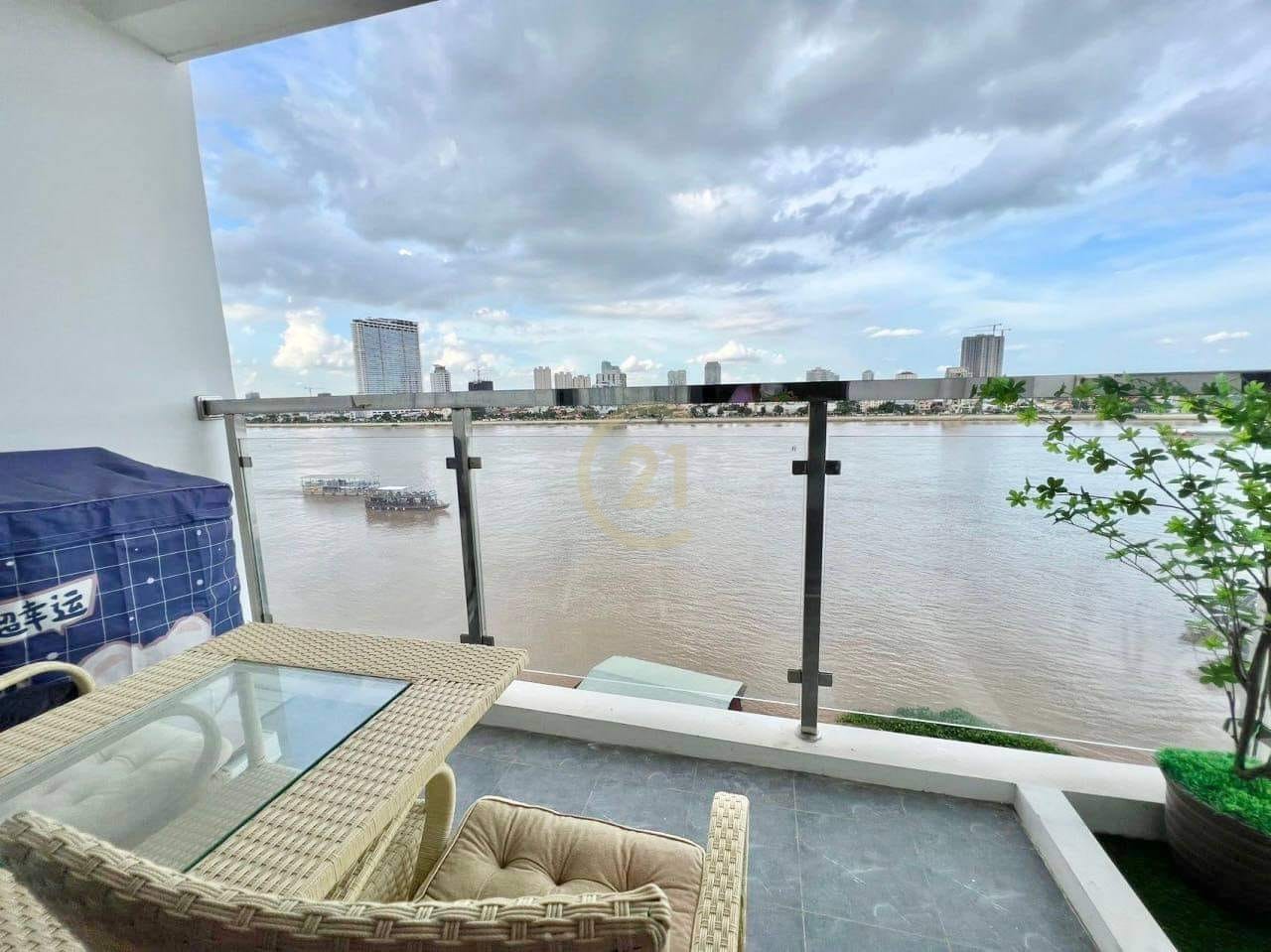 Studio Room Condo for Rent at Olympic