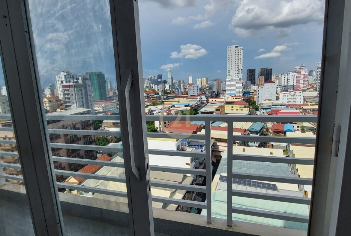 Biggest One bedroom for rent at Russian market