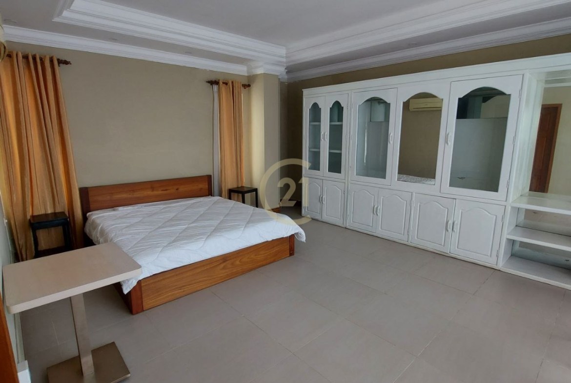 Biggest One bedroom for rent at Russian market