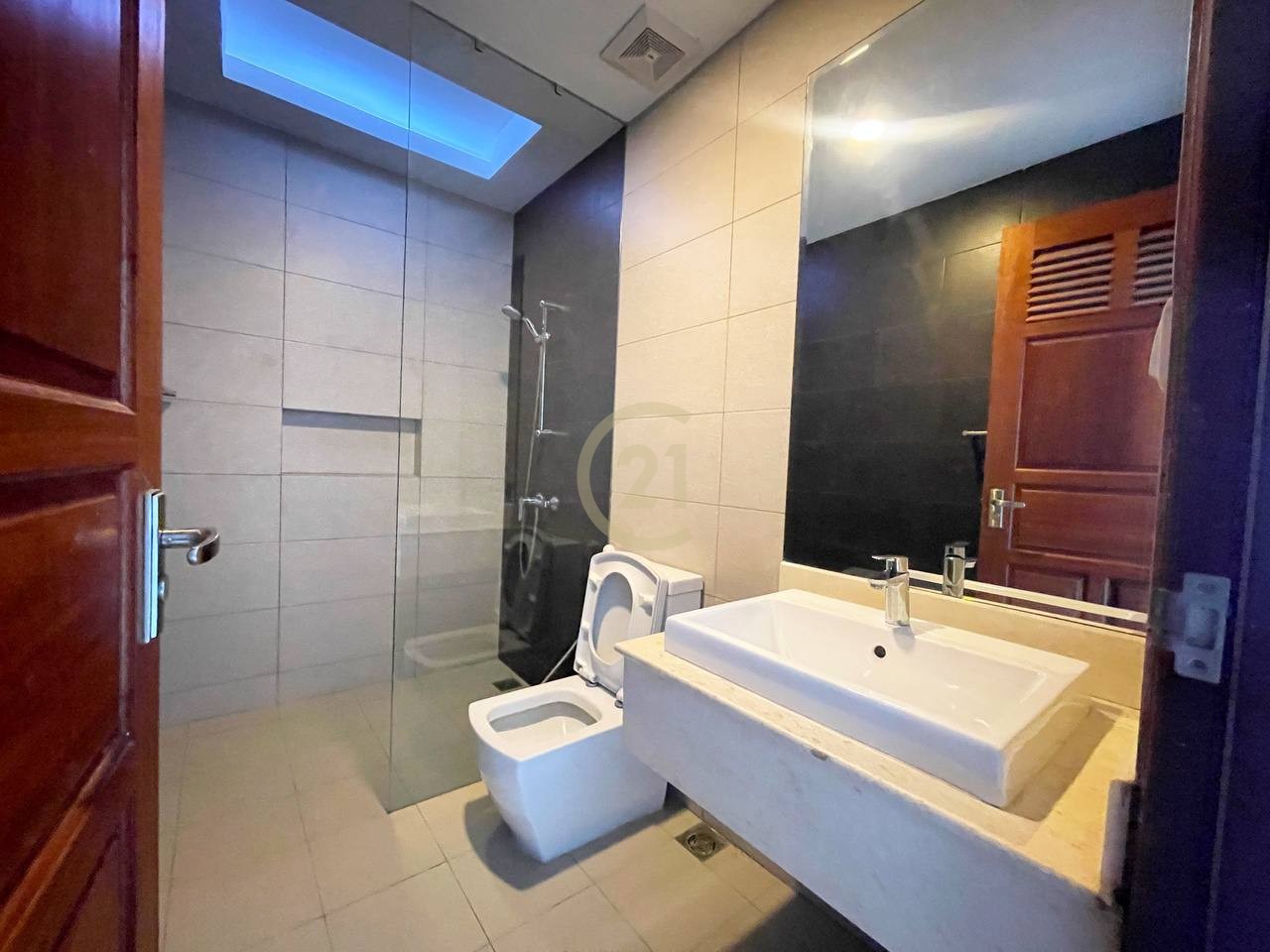 Three bedroom for rent at Chamkamon