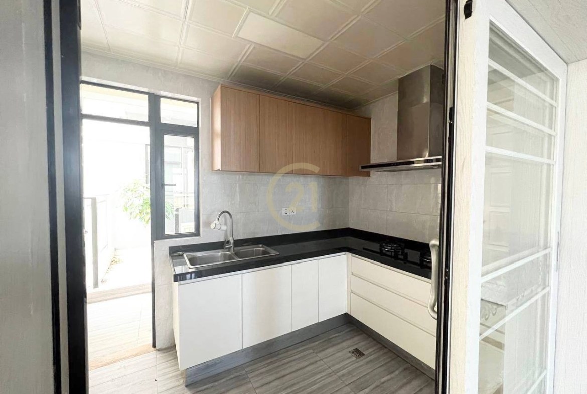 Penthouse 4 Bedroom for rent At Toul Kork