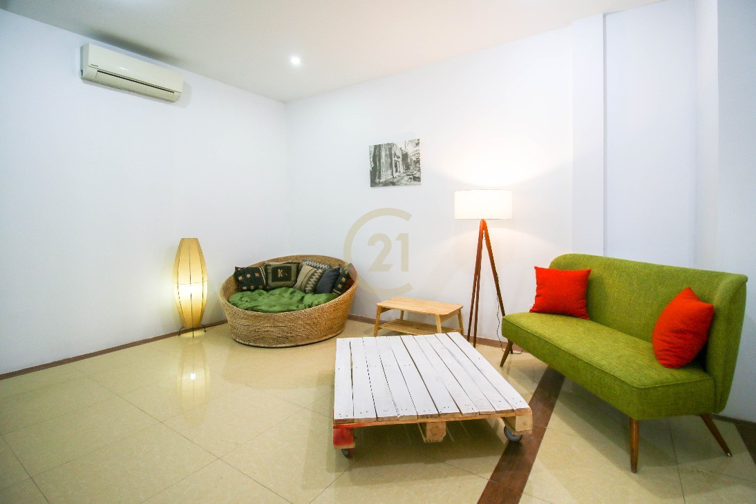 Beautiful 2 Bedroom for Rent at Toul Tom Poung