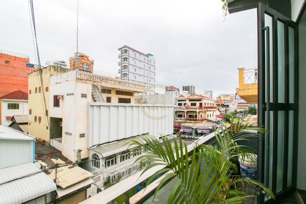 Beautiful 2 Bedroom for Rent at Toul Tom Poung