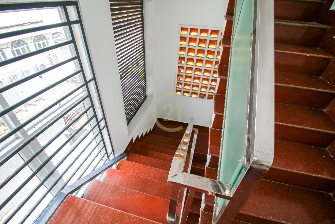 Beautiful 2 Bedroom for Rent at Toul Tom Poung