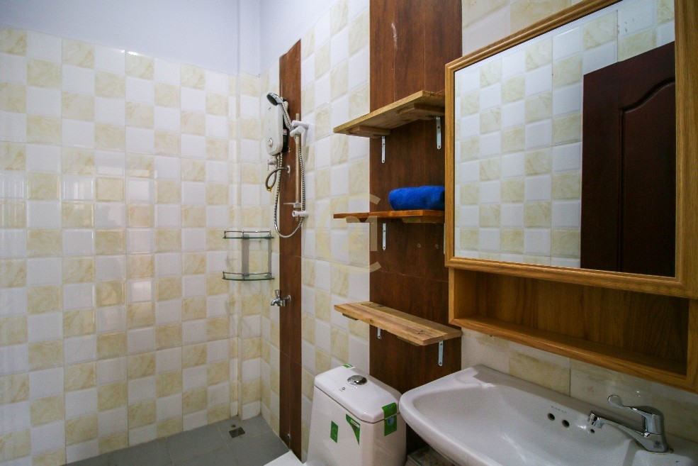 Beautiful 2 Bedroom for Rent at Toul Tom Poung