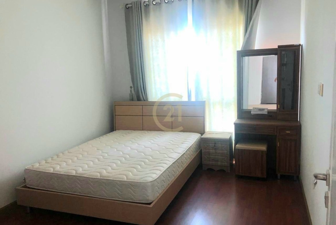 Brand new Three bedroom for rent at Chbar Aompov
