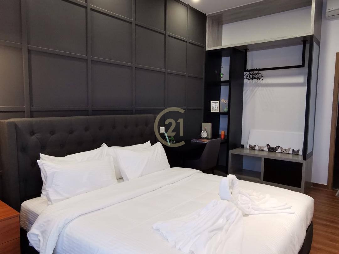 Luxury One Bedroom for rent at Skyline