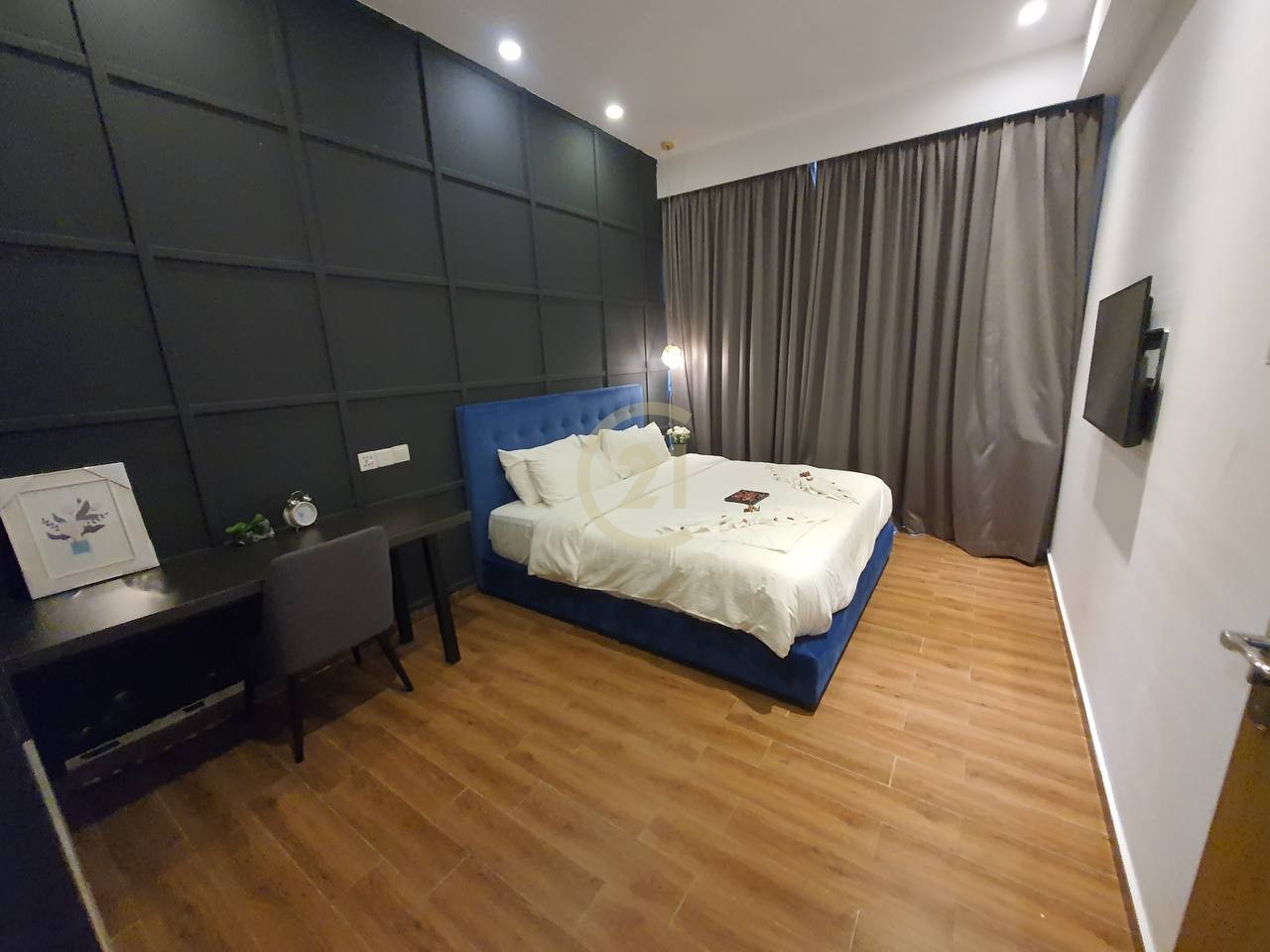 Luxury One Bedroom for rent at Skyline