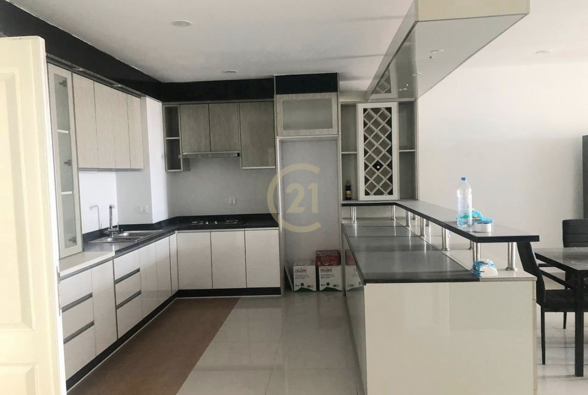 Brand new Three bedroom for rent at Chbar Aompov