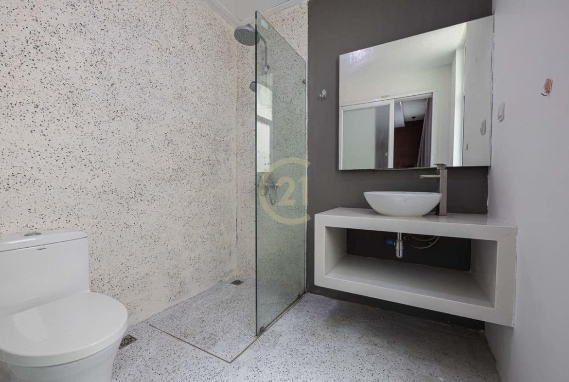 Special Price 2 Bedroom For Rent in BKK3
