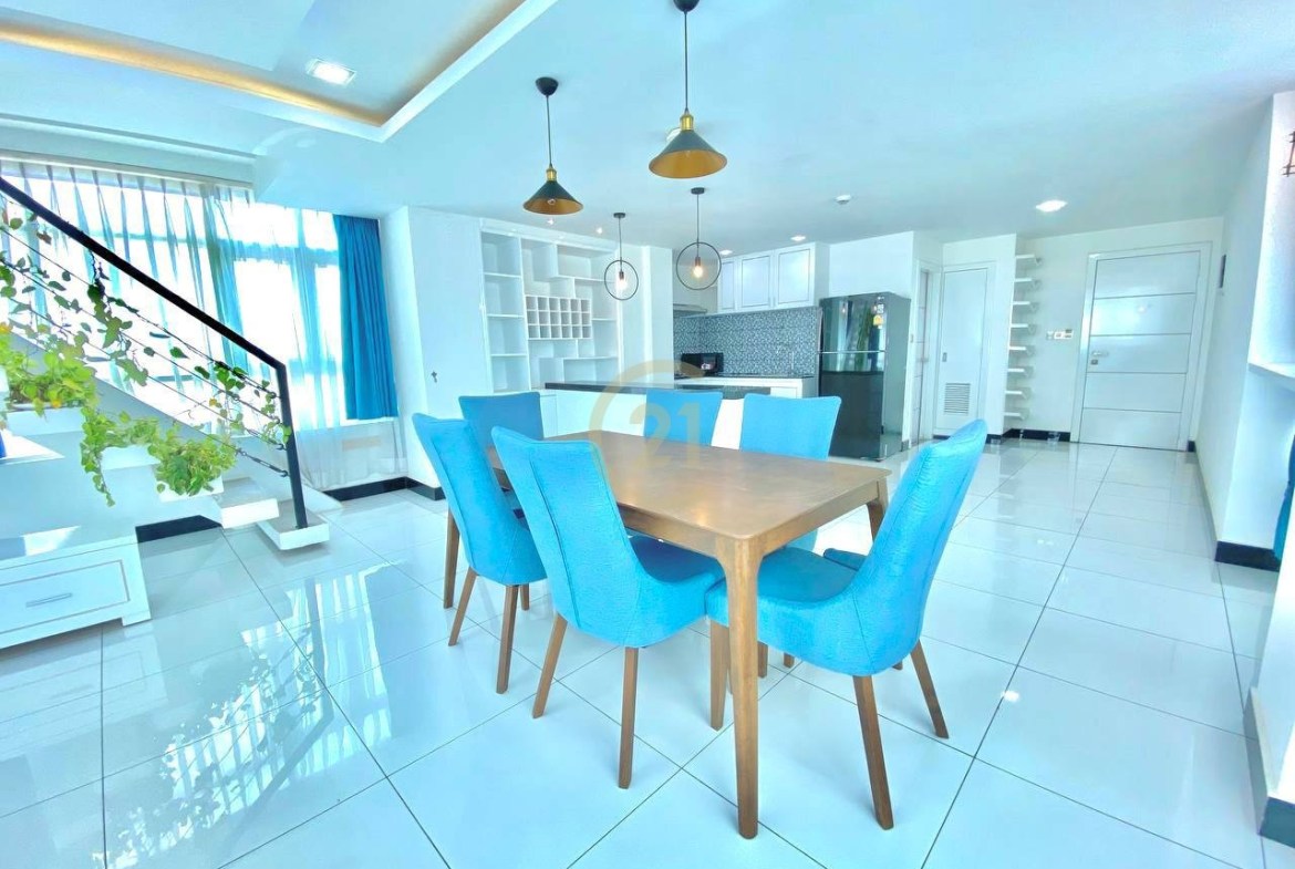Spacious Interior 3 Bedroom For Rent at BKK3