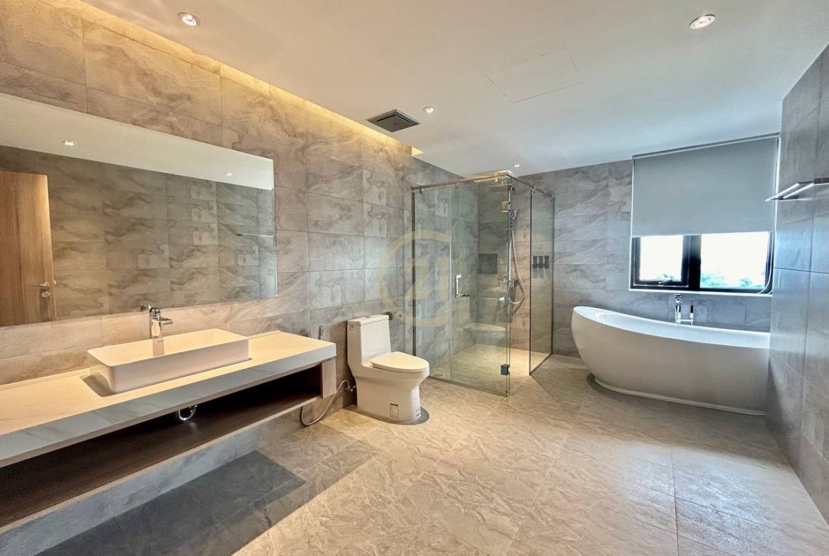 Nice 3 Bedroom Brand New For Rent At BKK1
