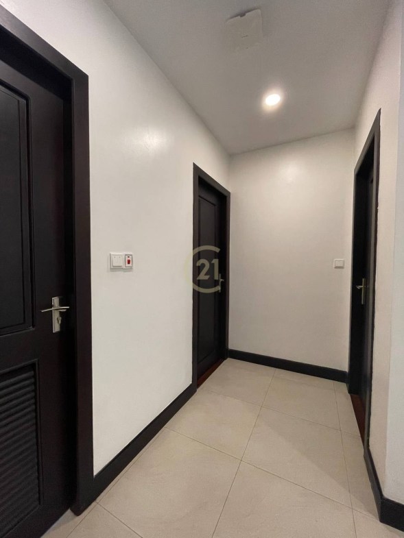 3 Bedroom Apartment for Rent at Wat Phnom