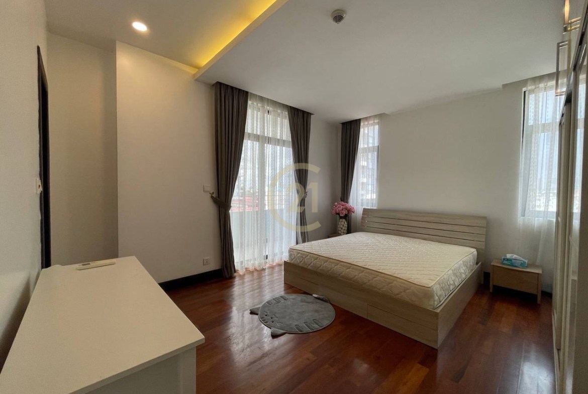 3 Bedroom Apartment for Rent at Wat Phnom