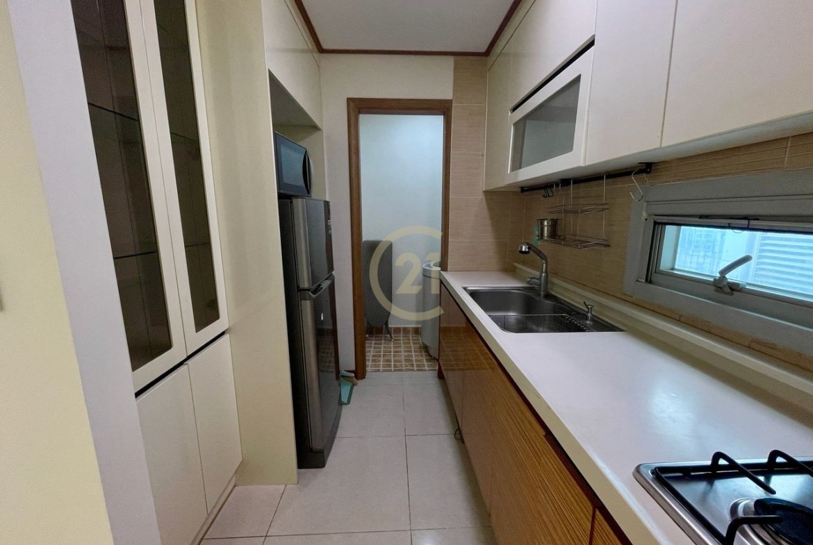 Biggest One Bedroom for rent at BKK1