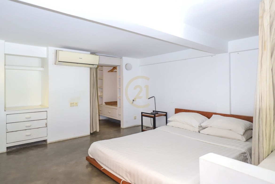 Duplex One Bedroom for rent at Doun Penh