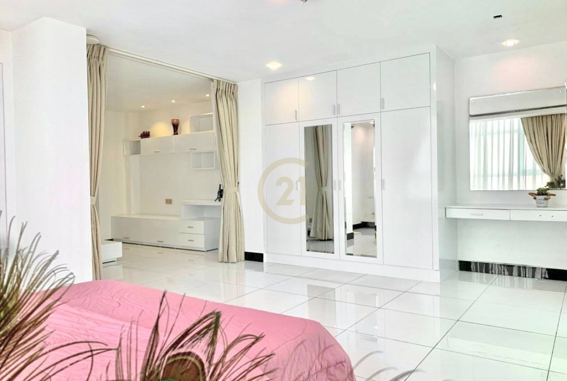 Penthouse 3 Bedroom for rent at BKK3