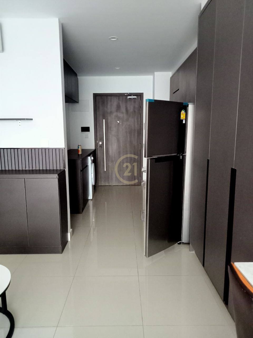 Condo Studio Room For Rent At The Peak