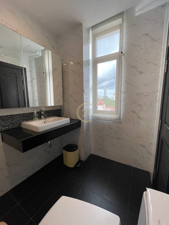3 Bedroom Apartment for Rent at Wat Phnom