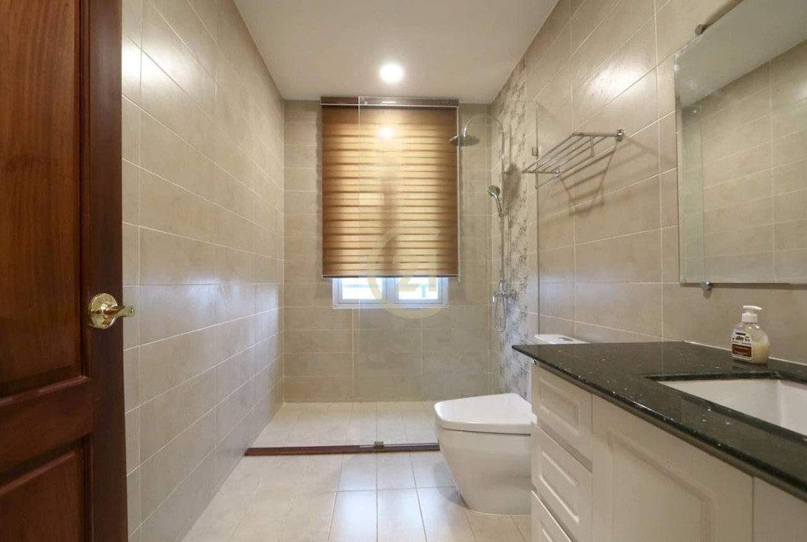 Specious 3 Bedroom Apartment For Rent at BKK1