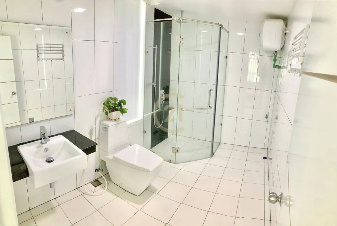Spacious Interior 3 Bedroom For Rent at BKK3