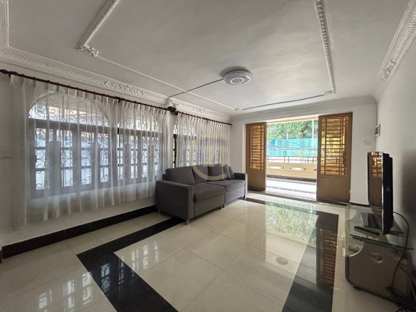 House E1 With 3 Bedroom For Rent At Daun Penh