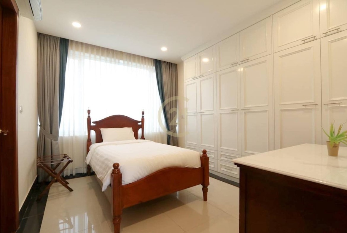 Specious 3 Bedroom Apartment For Rent at BKK1