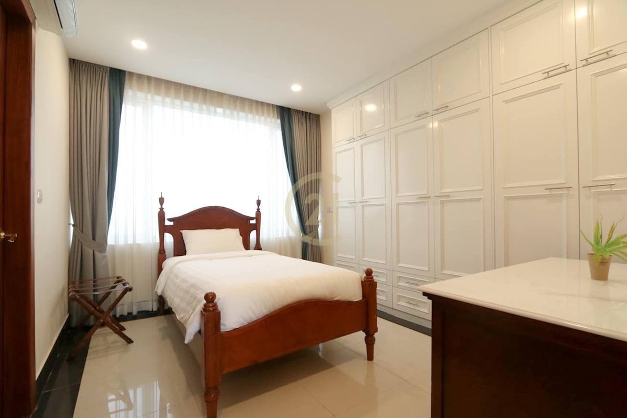 Specious 3 Bedroom Apartment For Rent at BKK1