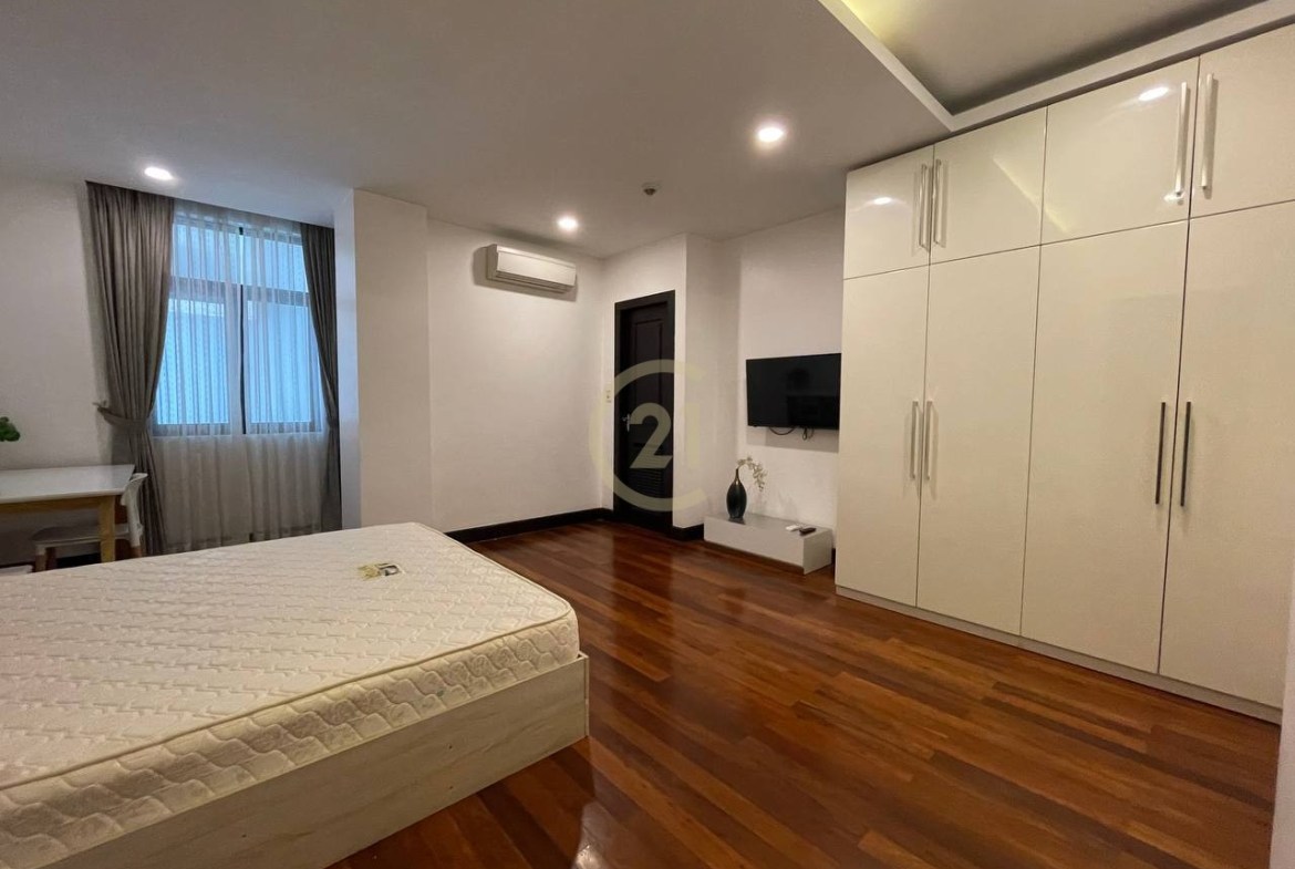 3 Bedroom Apartment for Rent at Wat Phnom
