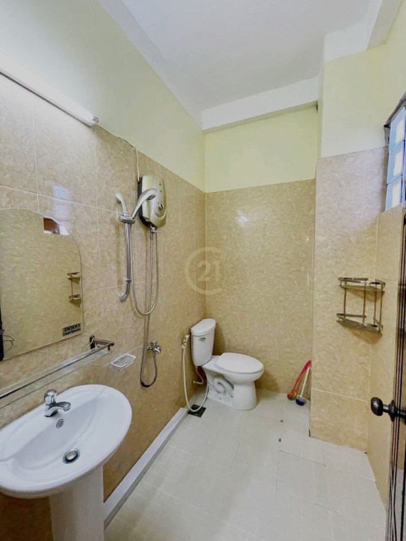Good Price 2 Bedroom Apartment for Rent at BKK3