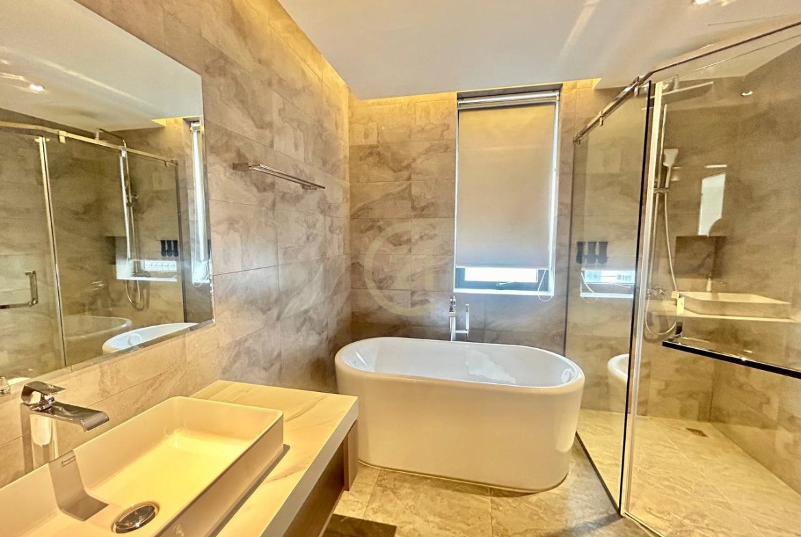 Nice 4 Bedroom Brand New For Rent At BKK1